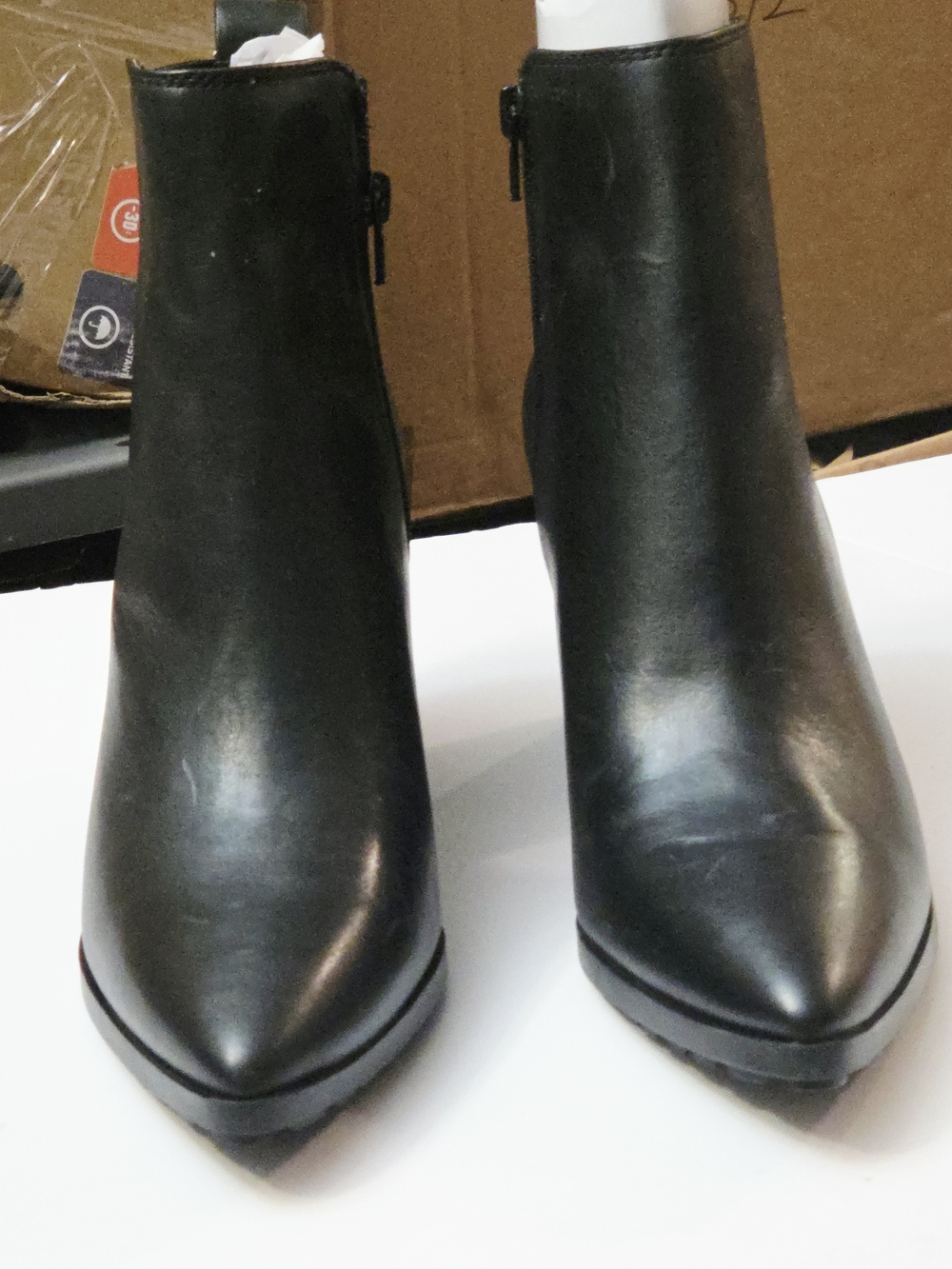 Aldo Black Pointed Leather. Toe Ankle Booties with Side Zipper Size 7.5